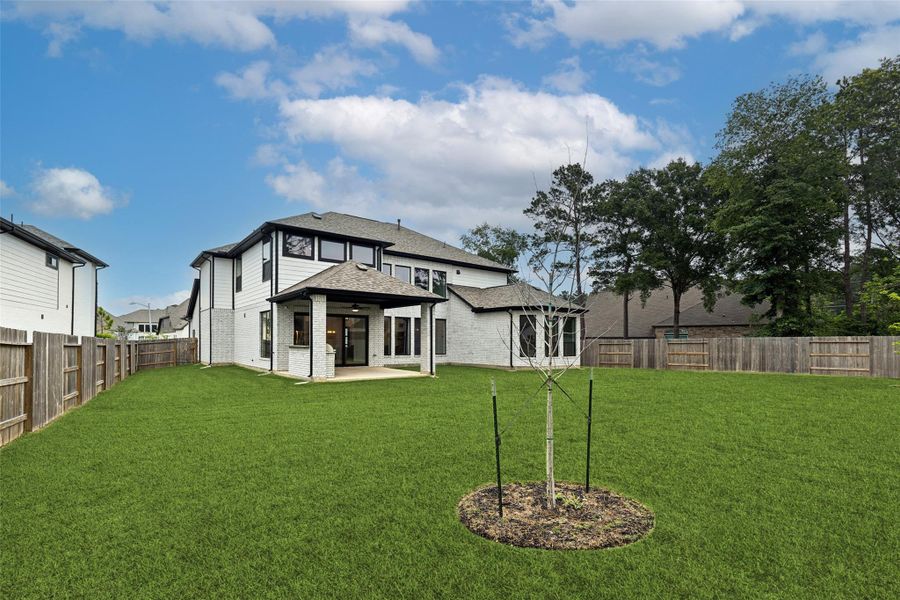 Exterior details and patio area of a home in , Conroe (Image 4).