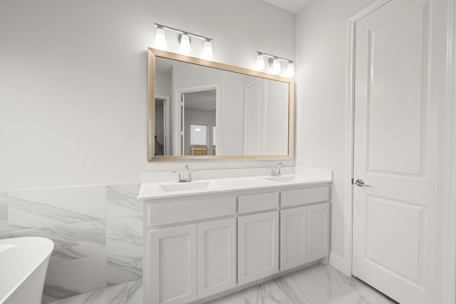 Furnished interior view inside a new home in Sheppard's Place, Waxahachie (Image 10).