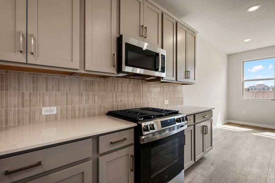 Photos are representative images and renderings for illustrative purposes only. Actual structural options and design images of the home may vary.