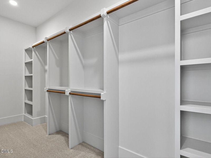 027-1280x960-closet