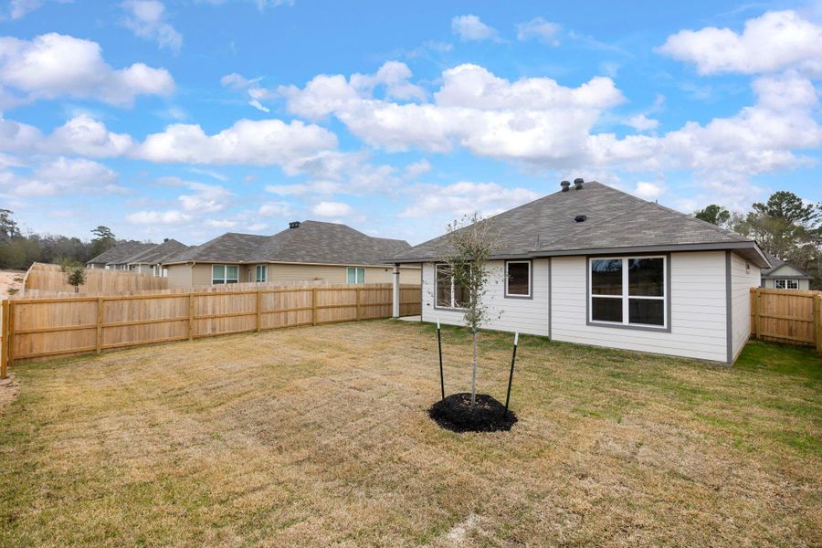 Exterior details and patio area of a home in , Huntsville (Image 26).