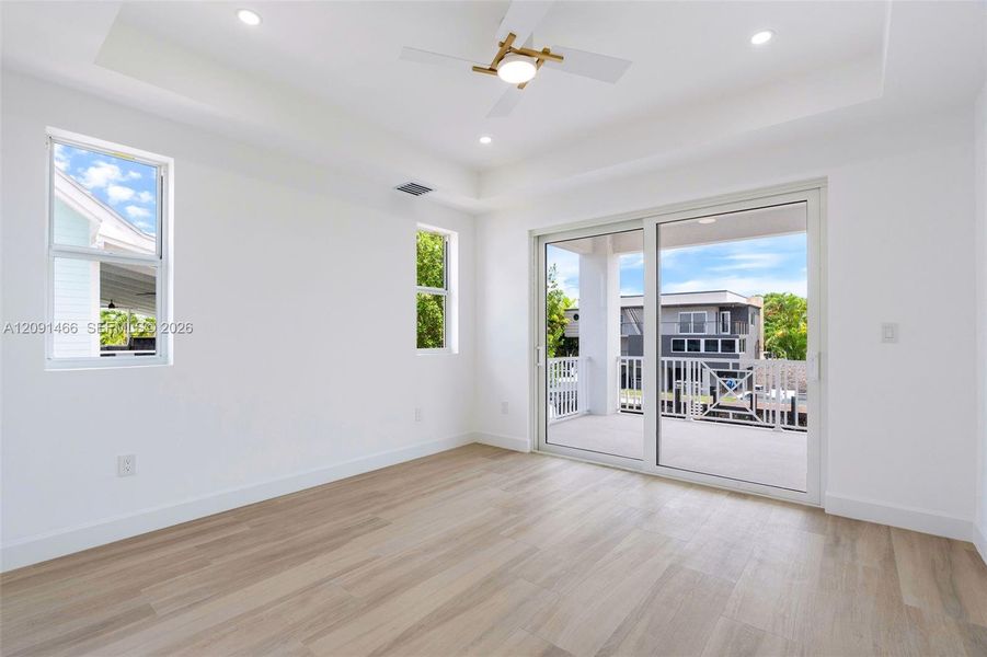 Spacious, unfurnished interior of a new home in , Tavernier (Image 67).