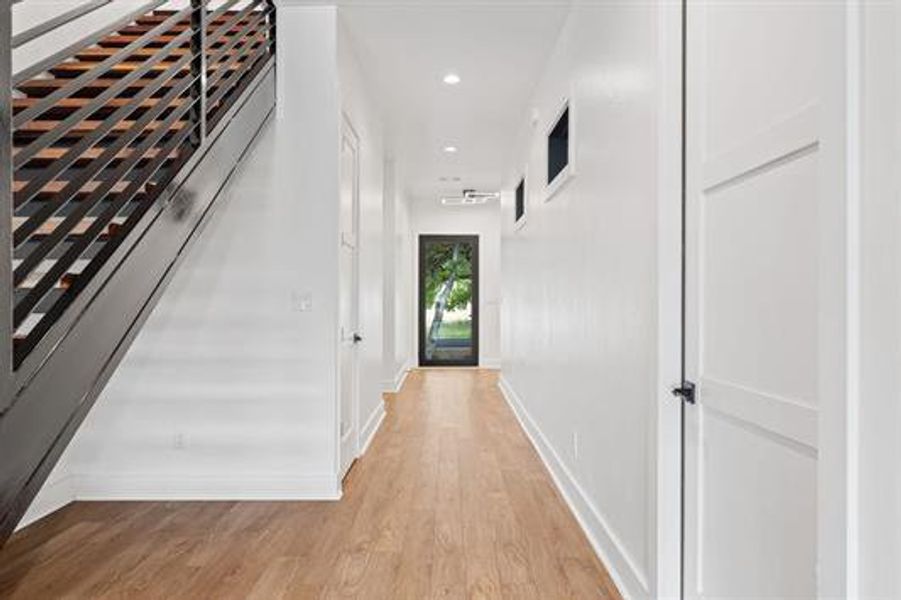 Spacious, unfurnished interior of a new home in , Horseshoe Bay (Image 17).