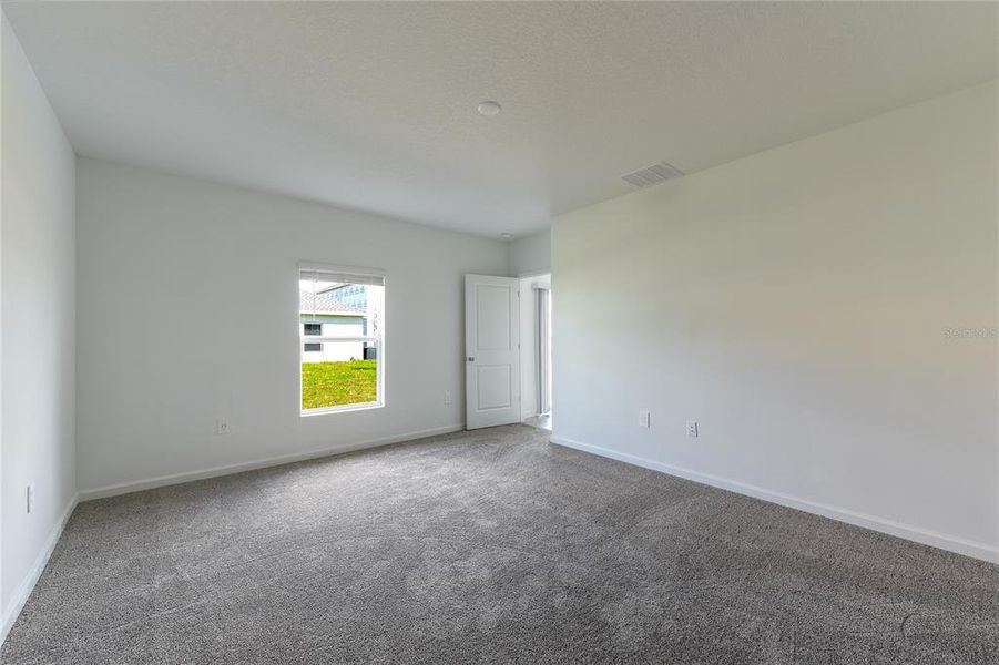 Spacious, unfurnished interior of a new home in , Davenport (Image 22).