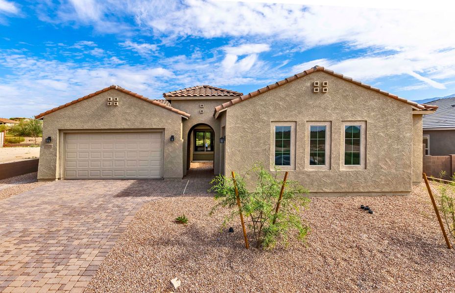Exterior details and patio area of a home in Vistoso Canyon Estates, Oro Valley (Image 18).