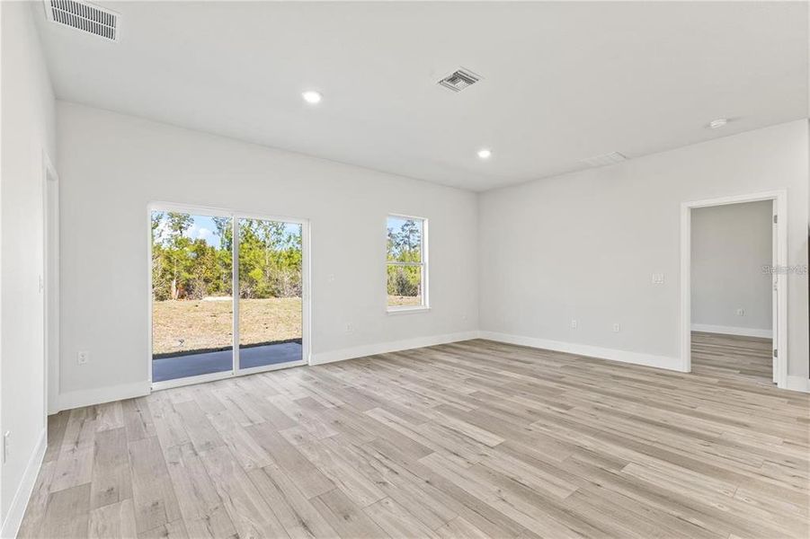 Spacious, unfurnished interior of a new home in , Ocala (Image 19).