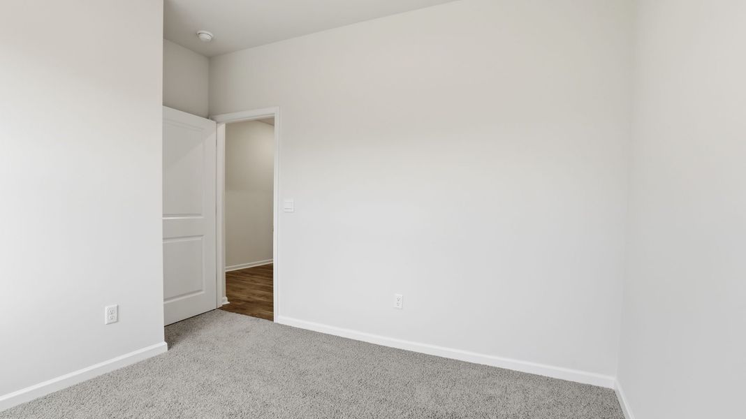 Spacious, unfurnished interior of a new home in Palmetto Valley, Anderson (Image 13).