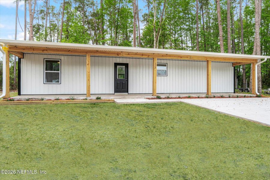 Exterior details and patio area of a home in , Satsuma (Image 18).