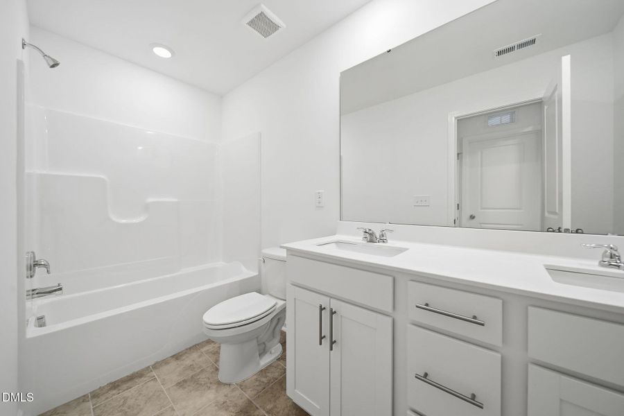 SUN_Everlee_Pic_CarsonII_QMI_258_Bath2_1