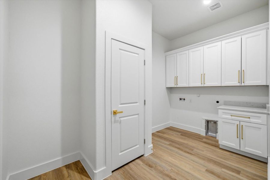 Spacious, unfurnished interior of a new home in , Canton (Image 21). Spacious, unfurnished interior of a new home in , Canton (Image 21).