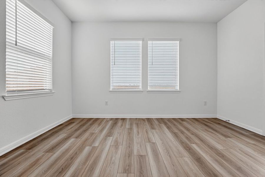 Spacious, unfurnished interior of a new home in Longview, Del Valle (Image 21).