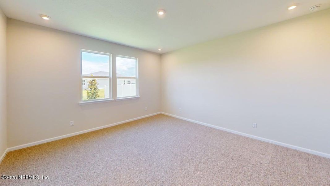 Spacious, unfurnished interior of a new home in Lakes at Bella Lago, Green Cove Springs (Image 9).