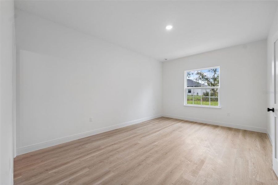 Spacious, unfurnished interior of a new home in , Ocala (Image 19).
