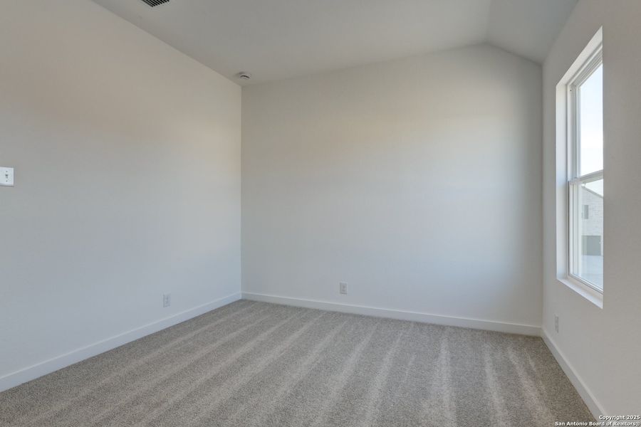 Spacious, unfurnished interior of a new home in Arcadia Ridge, San Antonio (Image 20).
