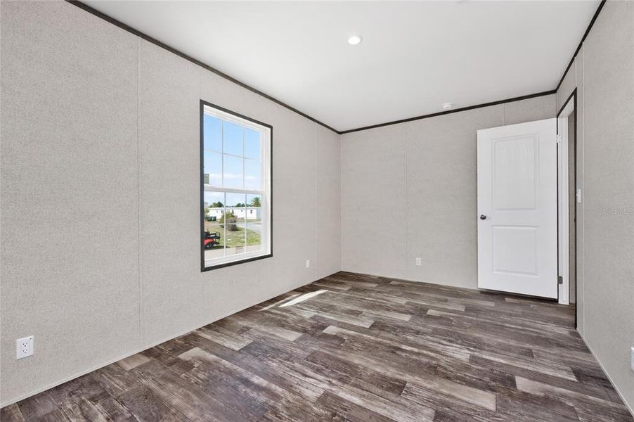 Spacious, unfurnished interior of a new home in , Port Charlotte (Image 16).