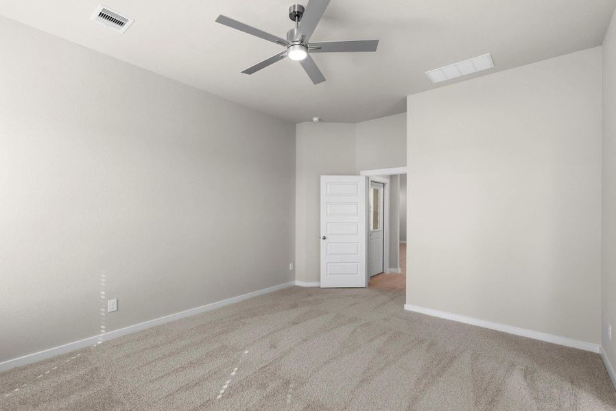 Spacious, unfurnished interior of a new home in Grand Oaks Village, Houston (Image 21).