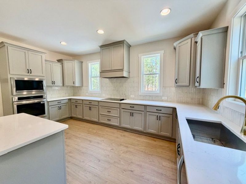 Furnished interior view inside a new home in Lakefield, Palmetto (Image 4).