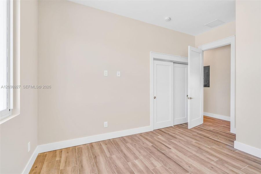 Spacious, unfurnished interior of a new home in , Big Pine Key (Image 39).