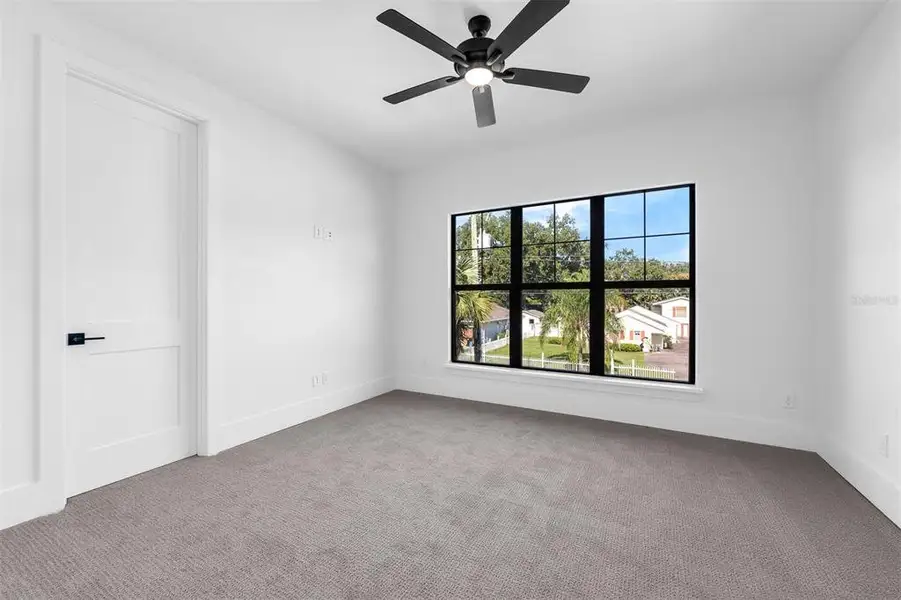 Spacious, unfurnished interior of a new home in , Orlando (Image 25).