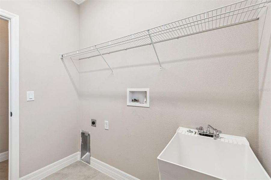 Spacious, unfurnished interior of a new home in Villas Del Lago, Lutz (Image 46).