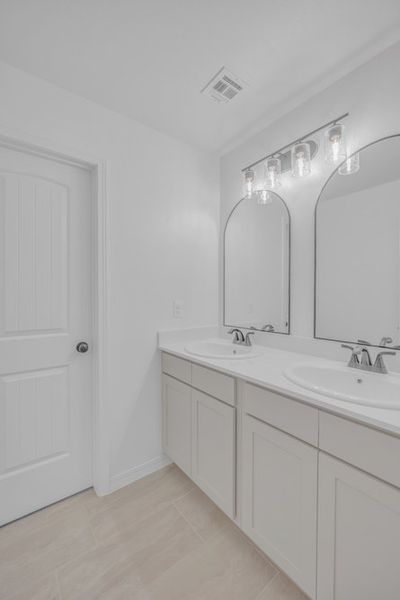 Representative furnished interior of a home built from the Bellagio 425SSC by Saratoga Homes in Paseo Del Este, El Paso (Image 17).