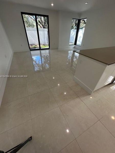 Spacious, unfurnished interior of a new home in , Dania Beach (Image 12).