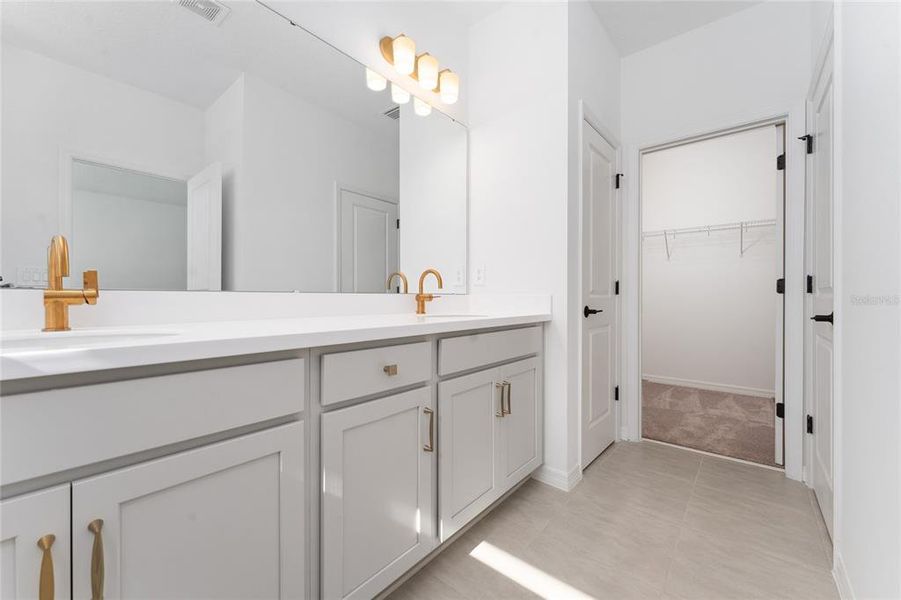 Furnished interior view inside a new home in , Winter Garden (Image 10).