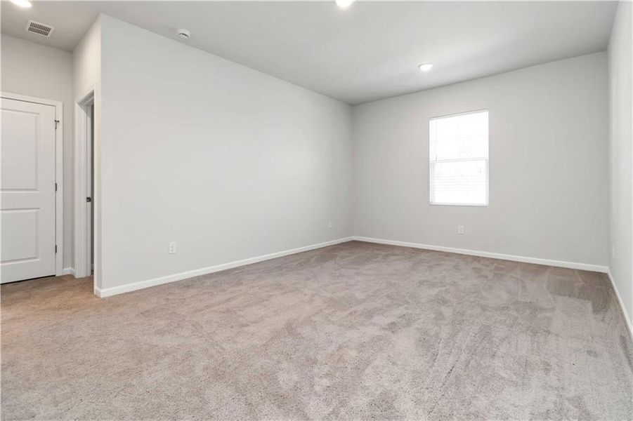 Spacious, unfurnished interior of a new home in , Atlanta (Image 42).