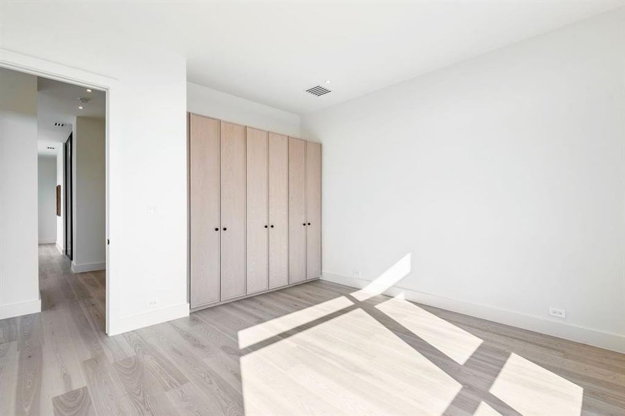 Spacious, unfurnished interior of a new home in , Dallas (Image 20). Spacious, unfurnished interior of a new home in , Dallas (Image 20).