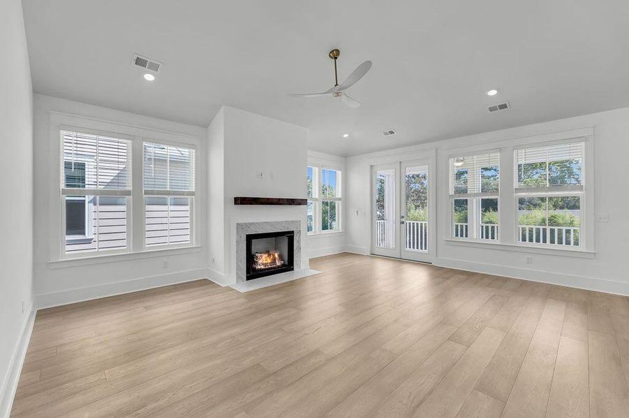 Spacious, unfurnished interior of a new home in Central Park, Charleston (Image 17).