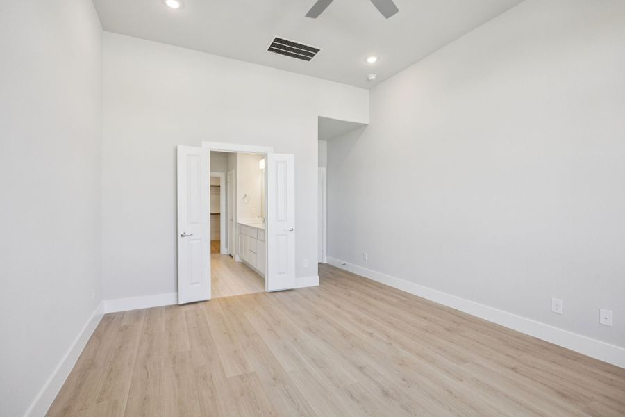 Spacious, unfurnished interior of a new home in Dove Hollow, Waxahachie (Image 23). Spacious, unfurnished interior of a new home in Dove Hollow, Waxahachie (Image 23).