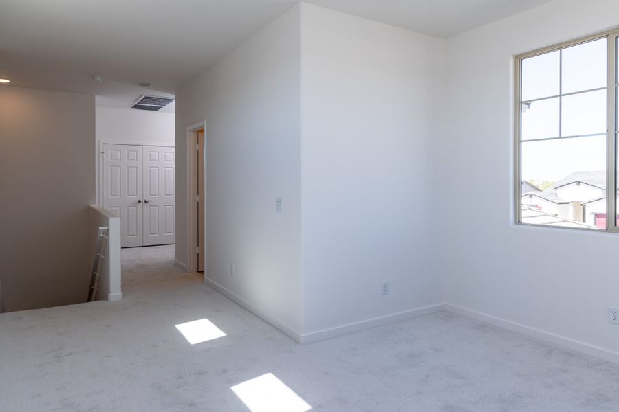 Spacious, unfurnished interior of a new home in Rancho Santa Rosa, Maricopa (Image 17).
