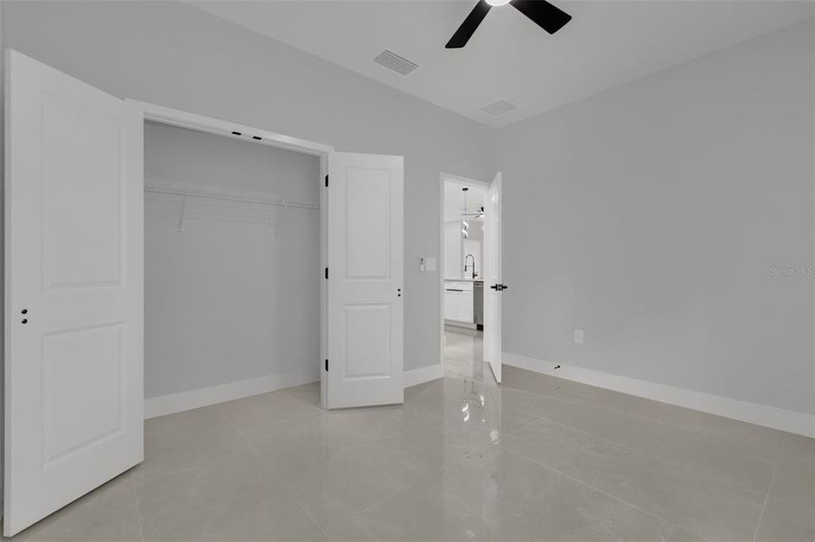 Spacious, unfurnished interior of a new home in , Ocala (Image 33).