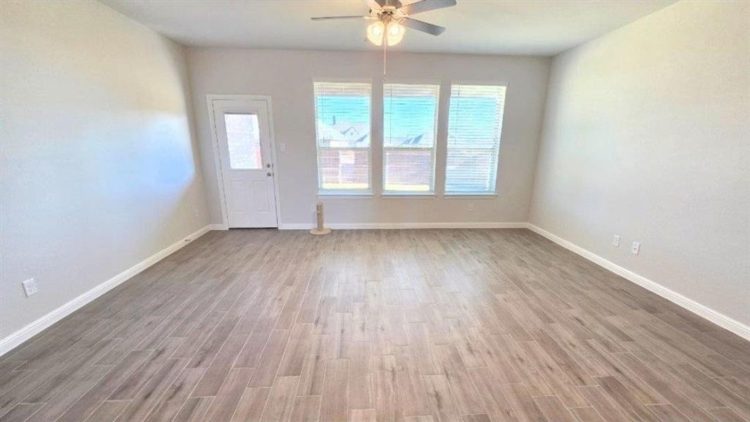 Spacious, unfurnished interior of a new home in Vista Point, Grandview (Image 13).