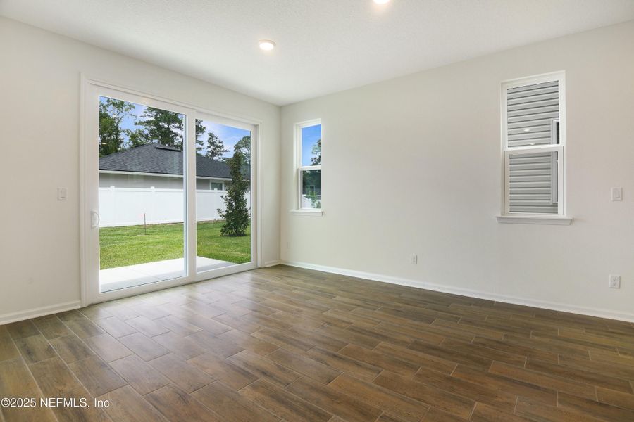 Spacious, unfurnished interior of a new home in Seasons at Park Trace, Jacksonville (Image 12).