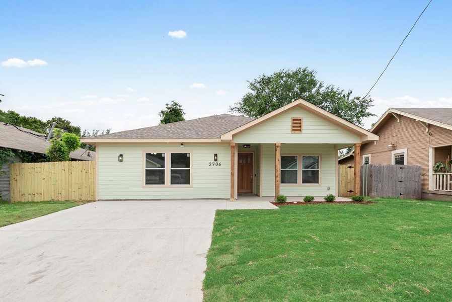Front exterior of a new home in , Dallas, TX, highlighting curb appeal (Image 1). Front exterior of a new home in , Dallas, TX, highlighting curb appeal (Image 1).