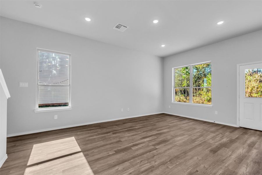 Spacious, unfurnished interior of a new home in , Cleveland (Image 19).