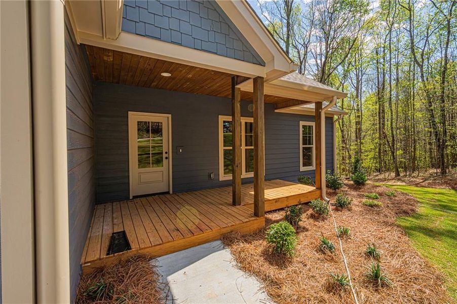 Exterior details and patio area of a home in , Murrayville (Image 32).