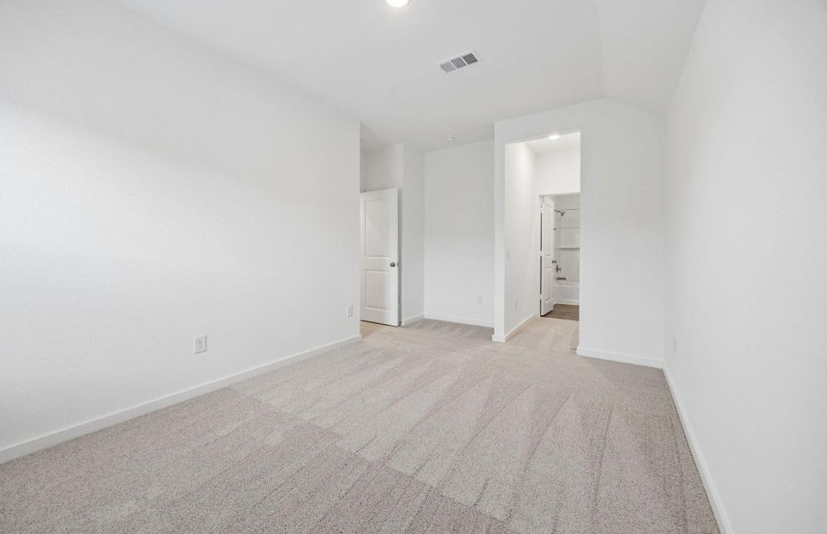 Spacious, unfurnished interior of a new home in Ellerden, Tomball (Image 23).