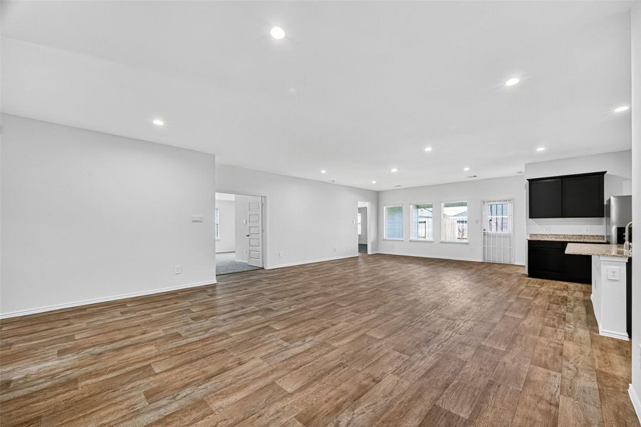 Spacious, unfurnished interior of a new home in Windstone on the Prairie, Richmond (Image 41).