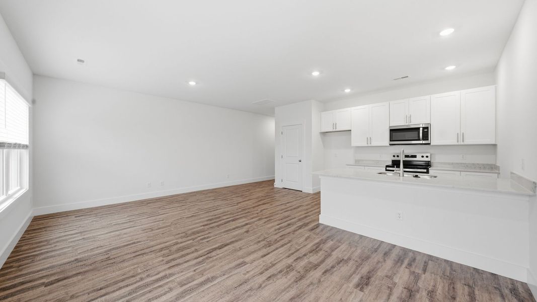 Spacious, unfurnished interior of a new home in Fieldcrest Acres Townhomes, Blountville (Image 11).