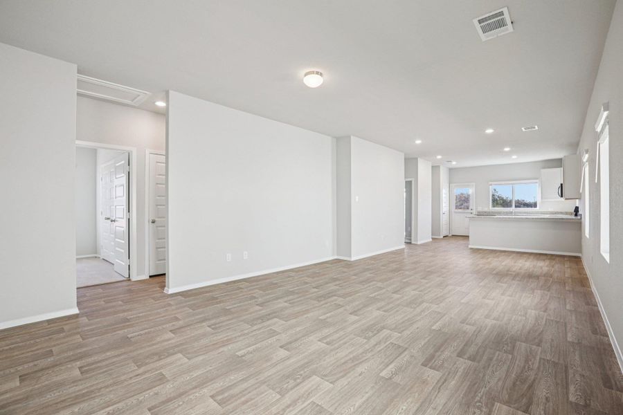 Spacious, unfurnished interior of a new home in Cascade, Liberty Hill (Image 25).