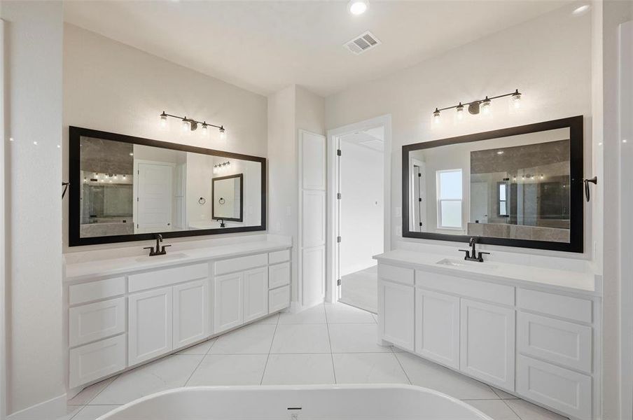 Furnished interior view inside a new home in Aledo Heights - Aledo ISD, Annetta South (Image 18).