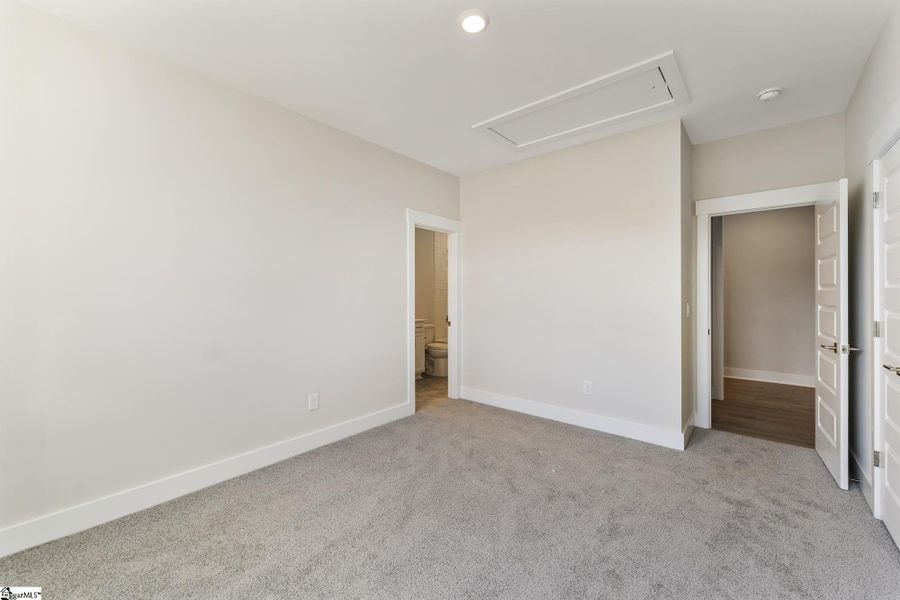 Spacious, unfurnished interior of a new home in Saratoga Oaks, Williamston (Image 35).