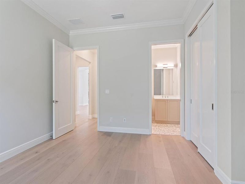 Spacious, unfurnished interior of a new home in , Sarasota (Image 59).