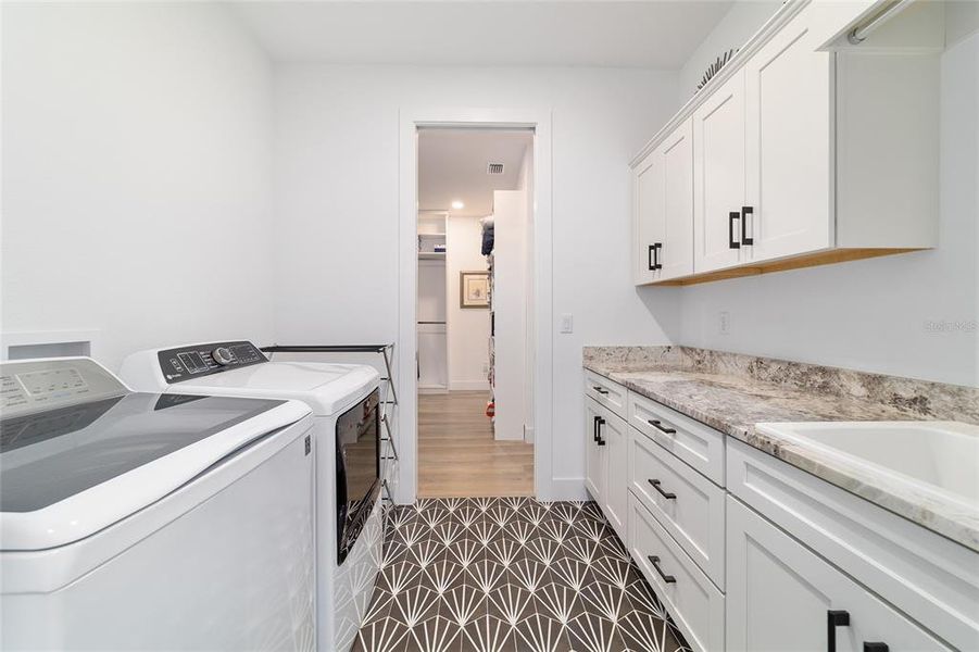 Furnished interior view inside a new home in , Belleview (Image 59).