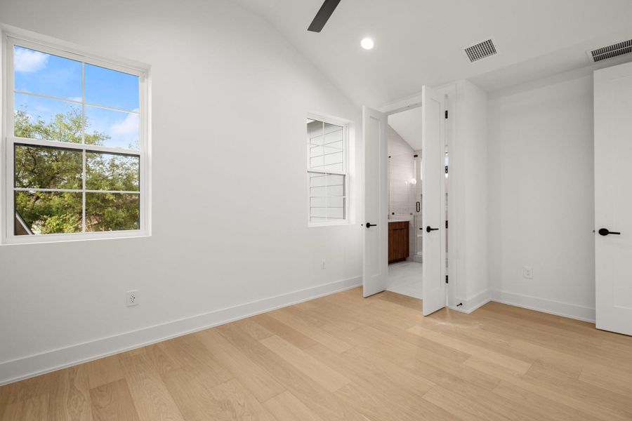 Spacious, unfurnished interior of a new home in , Austin (Image 34).