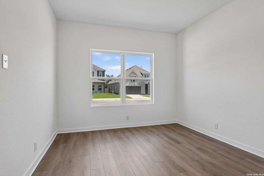 Spacious, unfurnished interior of a new home in Hennersby Hollow, San Antonio (Image 11).