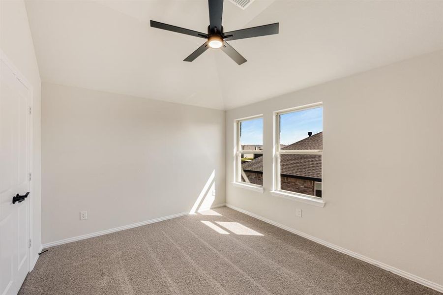 Spacious, unfurnished interior of a new home in Sable Creek, Sanger (Image 24).