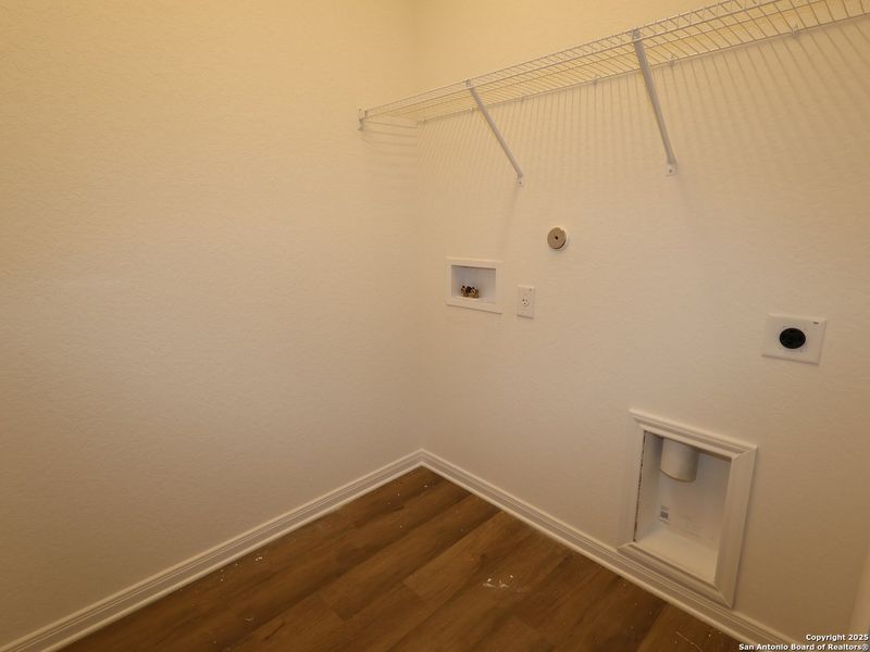 Spacious, unfurnished interior of a new home in Agave, San Antonio (Image 22).